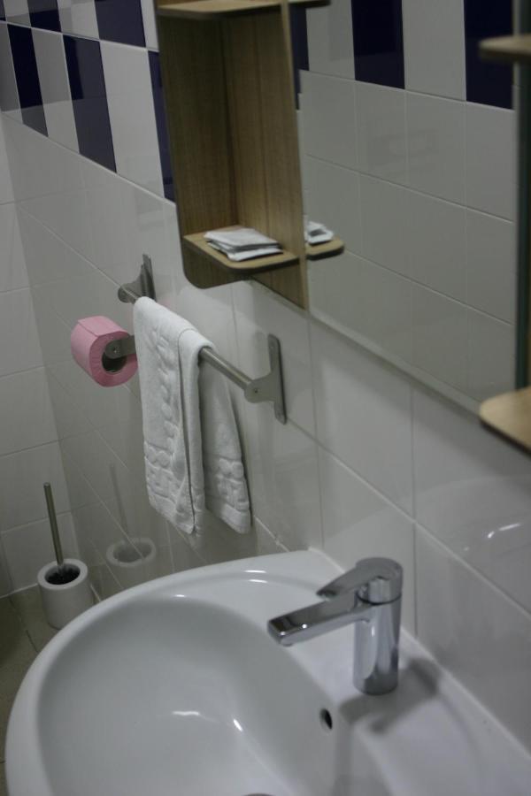Helios Hotel Poitiers Zewnętrze zdjęcie
